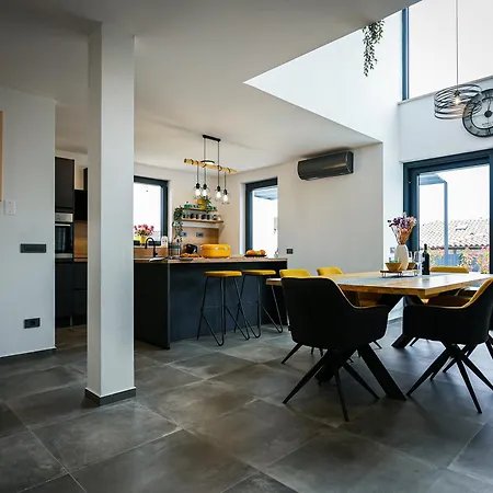 Noel Villa Umag